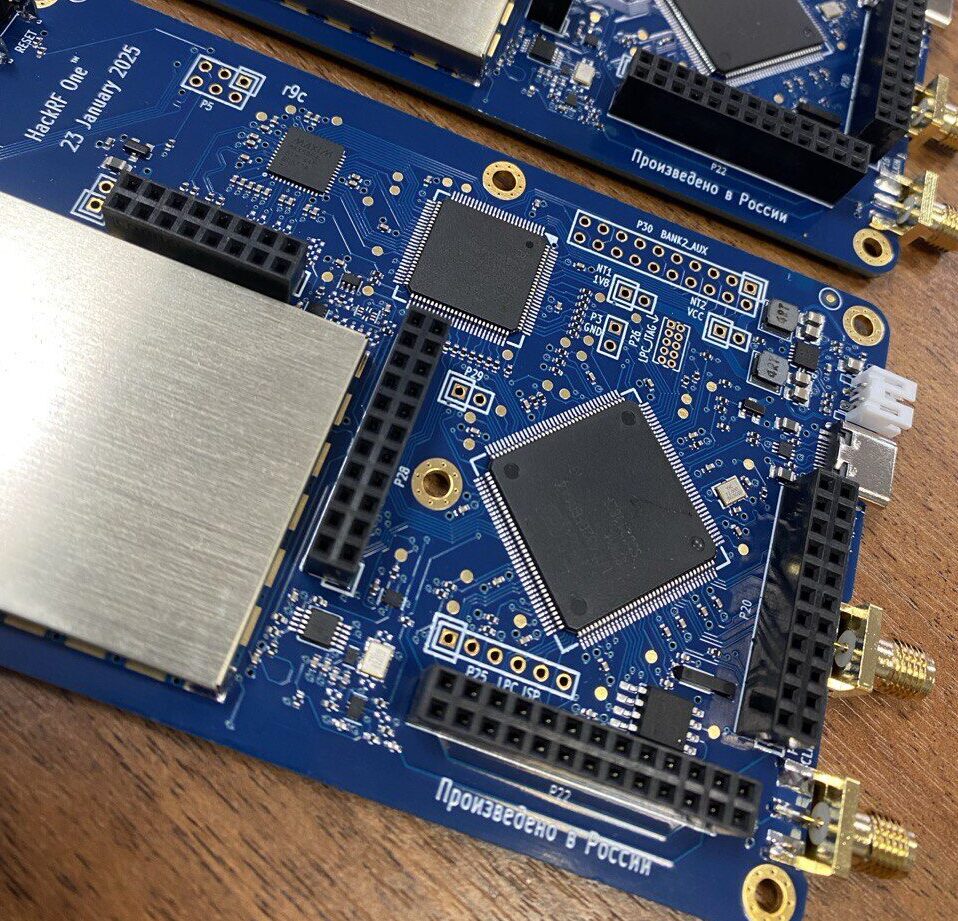 Плата HackRF One R9C в алюминиевом корпусе, ELHACK02